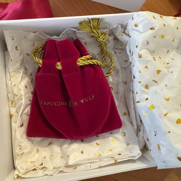 L'Amour Toujour Hinged Bangle Gold
CAPUCINE DE WULF
In original box, never worn - Picture 2 of 3